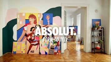 Frame de la Frame Proyecto - Absolut x Kinga: vídeo de campaña Born to Mix